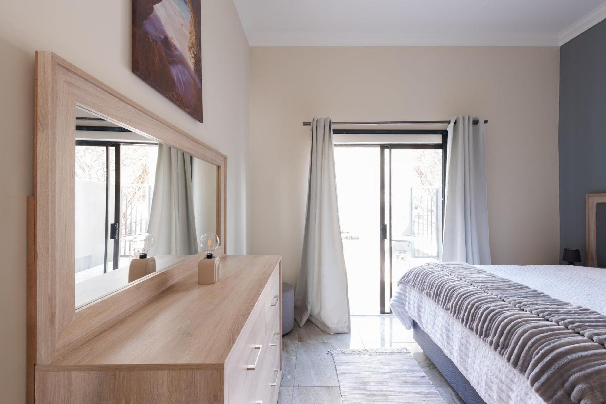 Evans Village - Apartments & Spa Johannesburg Exterior photo